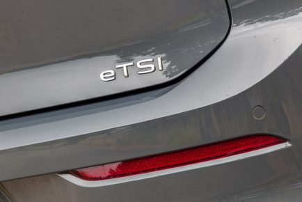 Volkswagen_Golf_15_eTSI_R-Line_07