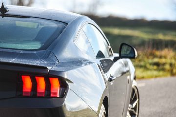 Ford Mustang Dark Horse V8-26