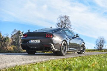 Ford Mustang Dark Horse V8-27