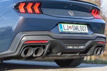 Ford Mustang Dark Horse V8-33