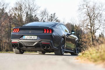 Ford Mustang Dark Horse V8-34
