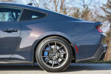 Ford Mustang Dark Horse V8-39