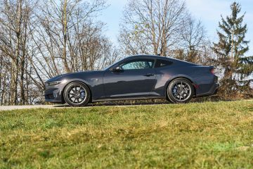 Ford Mustang Dark Horse V8-40
