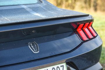 Ford Mustang Dark Horse V8-47