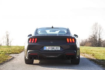 Ford Mustang Dark Horse V8-48