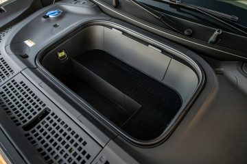 Hyundai-Ioniq-9-156