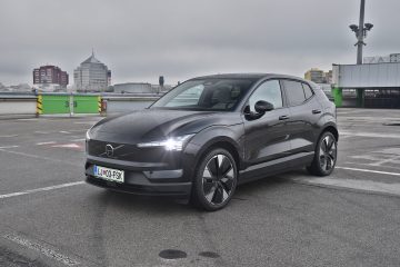VOLVO EX30 02