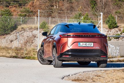 Lexus_RZ_450e_Premium_001
