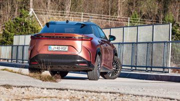 Lexus_RZ_450e_Premium_02