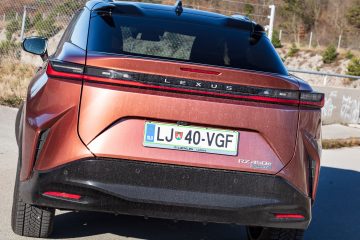 Lexus_RZ_450e_Premium_04