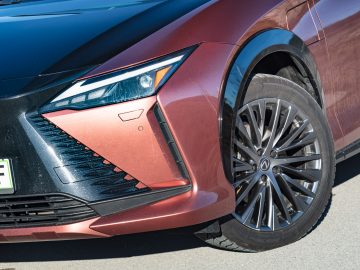 Lexus_RZ_450e_Premium_05