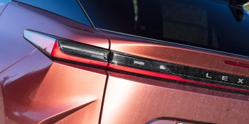 Lexus_RZ_450e_Premium_06
