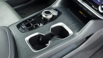 Lexus_RZ_450e_Premium_14