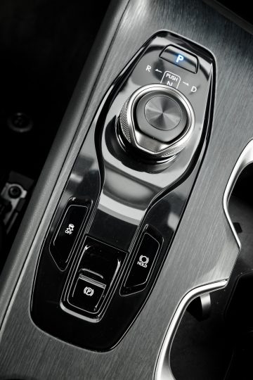 Lexus_RZ_450e_Premium_15