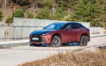 Lexus_RZ_450e_Premium_20