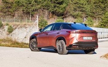 Lexus_RZ_450e_Premium_21