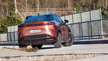 Lexus_RZ_450e_Premium_23