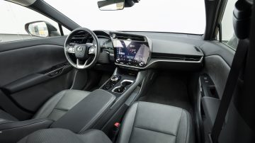 Lexus_RZ_450e_Premium_34