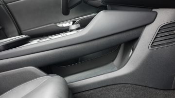 Lexus_RZ_450e_Premium_35