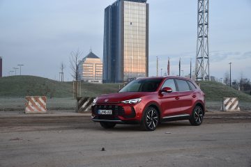 MG ZS HYBRID 01