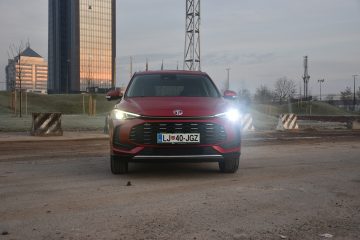 MG ZS HYBRID 04