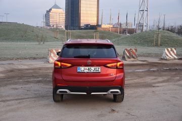 MG ZS HYBRID 05