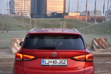 MG ZS HYBRID 06