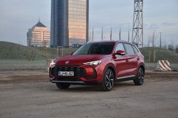 MG ZS HYBRID 07