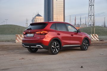 MG ZS HYBRID 08