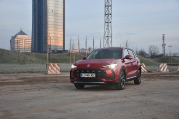 MG ZS HYBRID 09