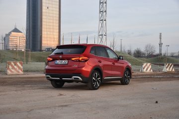 MG ZS HYBRID 11
