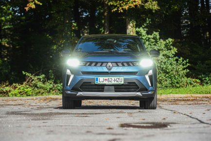 Renault Symbioz hibrid SUV avtomobilizem.com-24