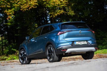 Renault Symbioz hibrid SUV avtomobilizem.com-30