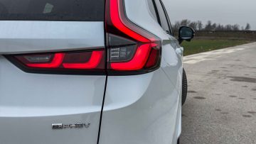 Honda CR-V PHEV avtomobilizem.com-11