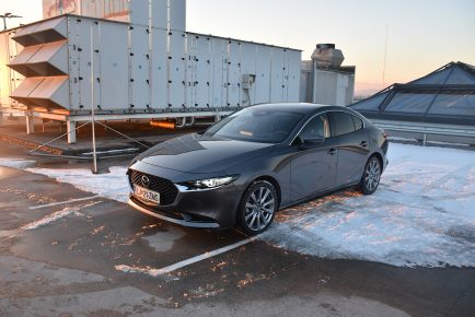 MAZDA 3 SEDAN 01