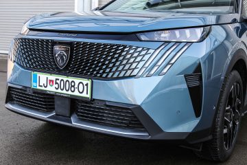 Peugeot 5008 PureTech avtomobilizem.com-13