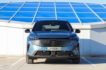 Peugeot 5008 PureTech avtomobilizem.com-42