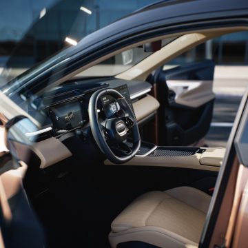 578823-LYNKCO_08EU_interior-73d091-original-1740403367