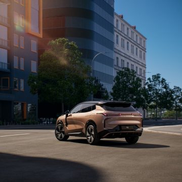 578824-LYNKCO_08EU_rear-eccb64-original-1740403367