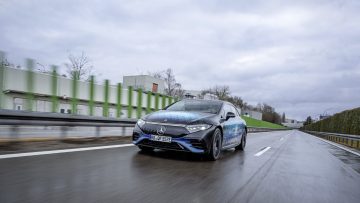 Mercedes-Benz startet Straßentests des ersten Fahrzeugs mit Festkörperbatterie 

Mercedes-Benz starts road testing first solid-state-battery vehicle