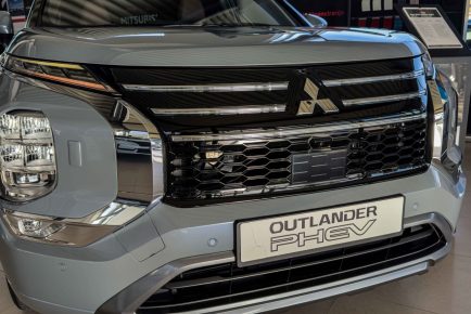 mitsubishi-outlander-phev-hibrid-4-1600x900