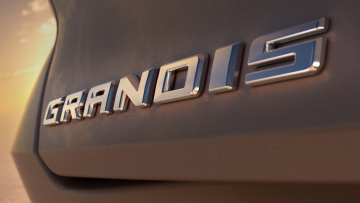 New_Mitsubishi_Grandis_Teaser_002