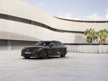 Static photo, 
Colour: Madeira Brown metallic