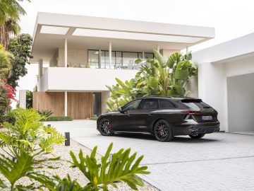 Static photo, 
Colour: Madeira Brown metallic