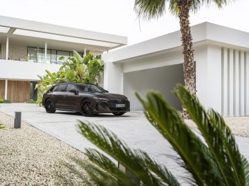 Static photo, 
Colour: Madeira Brown metallic