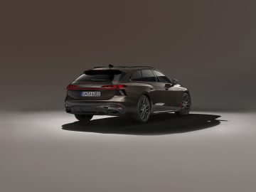 Static photo, 
Colour: Madeira Brown metallic