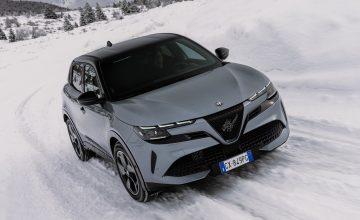 Alfa-Romeo-JuniorIbridaQ4-000
