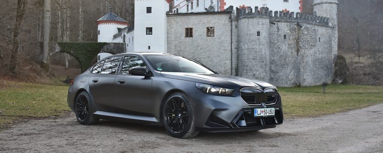 BMW M5 01