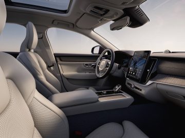 347796_Refreshed_Volvo_S90_interior