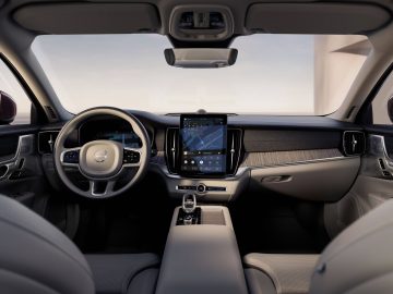 347798_Refreshed_Volvo_S90_interior